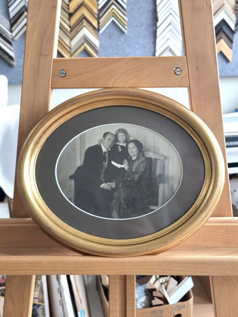 ovaalne pildiraam fotode raammine